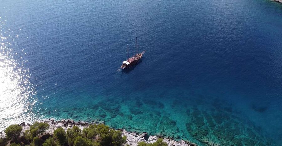 From Athens: Aegina, Agistri and Metopi Day Cruise w/ Lunch - On-board lunch and snorkeling: Choosing your swimming spot