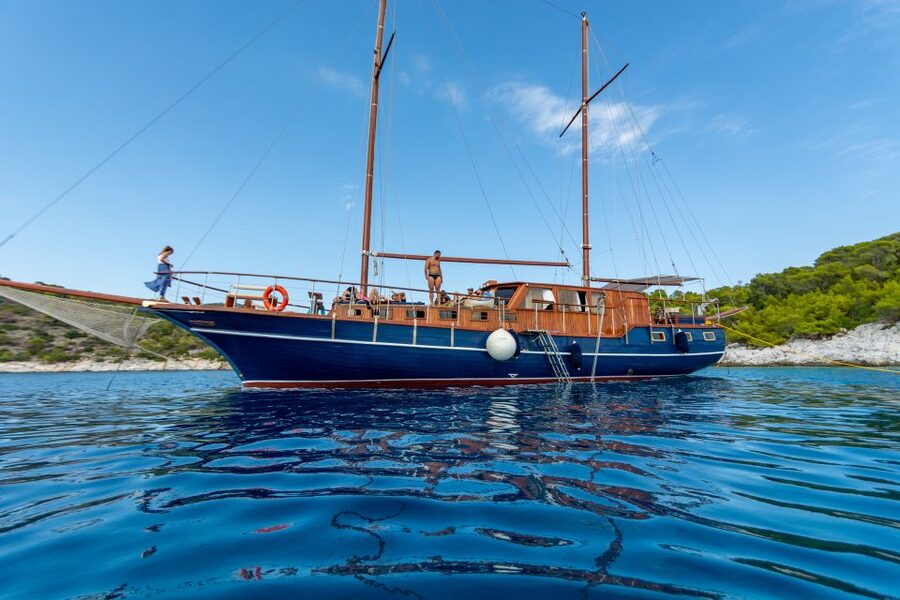 From Athens: Aegina, Agistri and Metopi Day Cruise w/ Lunch - Aegina Island: Alleyways, sea air, and that pistachio hit