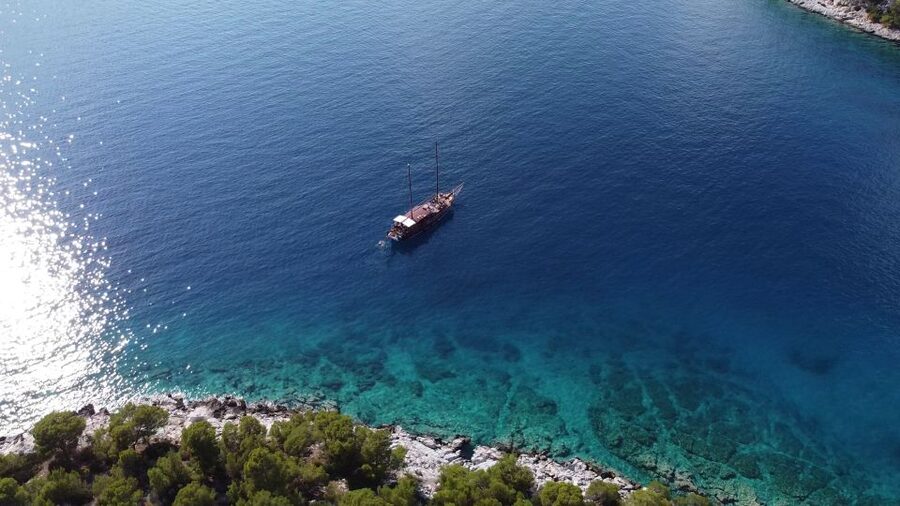 From Athens: Aegina, Agistri and Metopi Day Cruise w/ Lunch - Sailing boat comfort: Room to relax, and a crew that manages the day