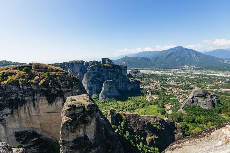 From Athens: Delphi and Meteora 2-Day Guided Tour - Thermopylae stop on the way back: a quick history reset