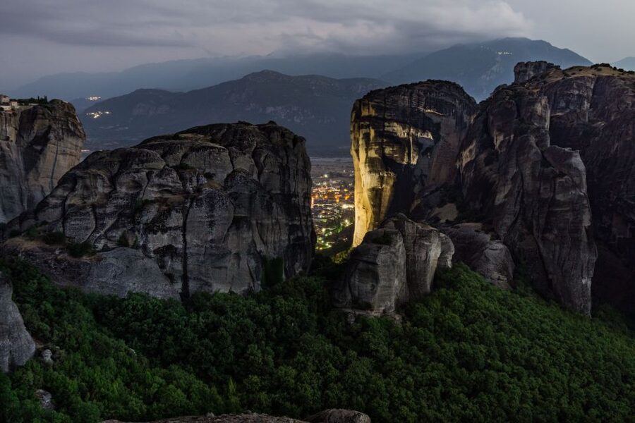 From Athens: Delphi and Meteora 2-Day Tour with Hotel - Athens to Delphi, the road trip that sets the tone