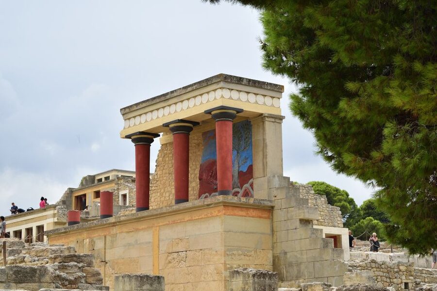 From Chania: Knossos Palace and Heraklion Full-Day Tour - Heraklion Time: City Center Walking Plus Museum Choice