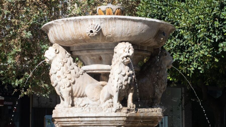 From Heraklion: Historical Center City Tour & Knossos Palace - 2.5 Hours of Free Time: Markets, Coffee, Lunch, and Shopping