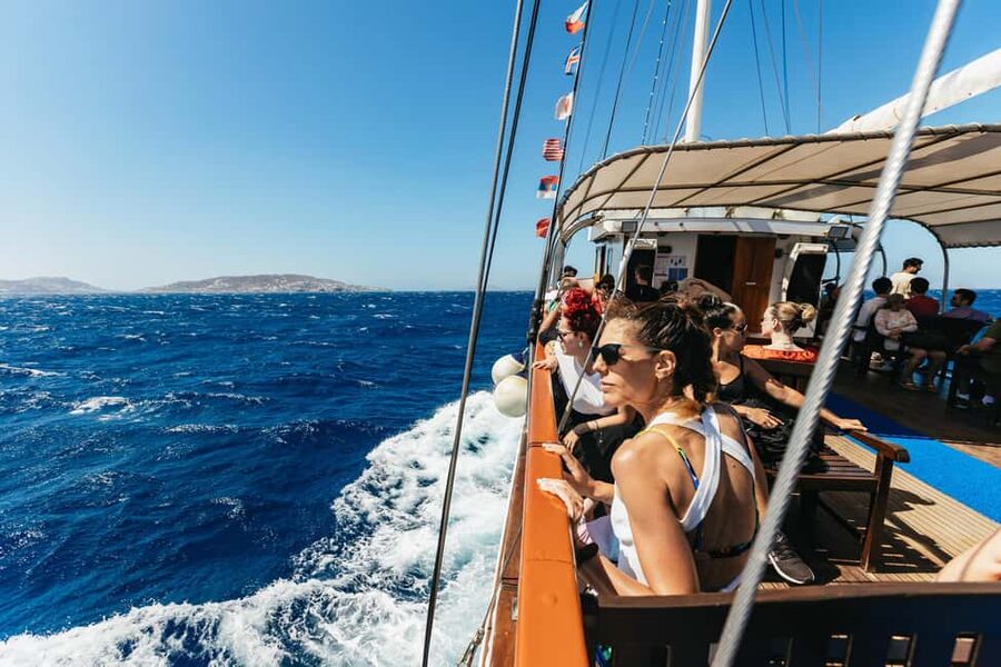 From Mykonos: Cruise to Delos and Rhenia with Lunch - Mykonos Old Port to Rhenia: the day’s simple win