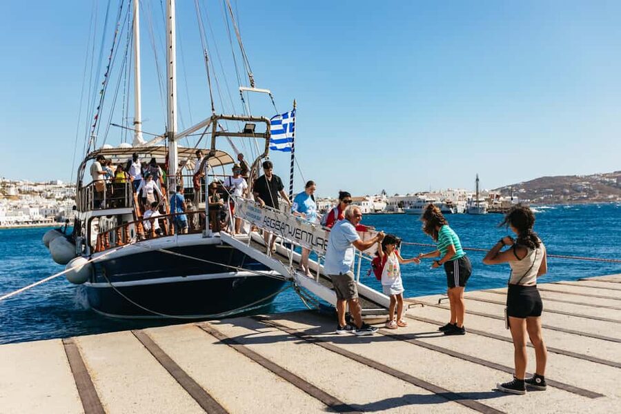 From Mykonos: Cruise to Delos and Rhenia with Lunch - The option to stay on the boat: when that makes sense