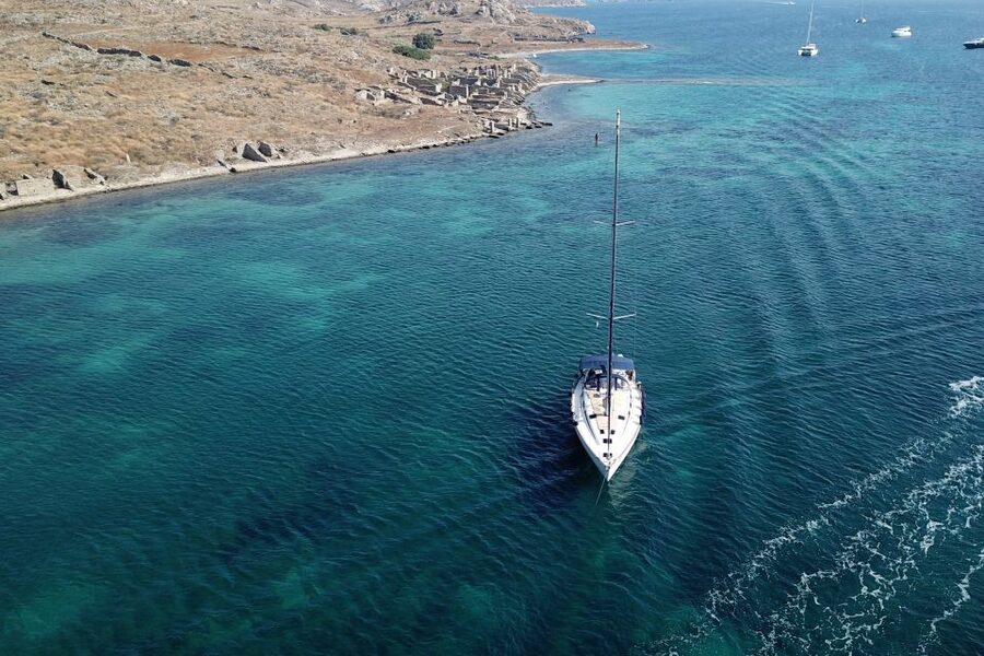 From Mykonos: Delos & Rhenia All-Inclusive Cruise with Lunch - Lunch on the Boat: Mediterranean Buffet Plus Unlimited Drinks