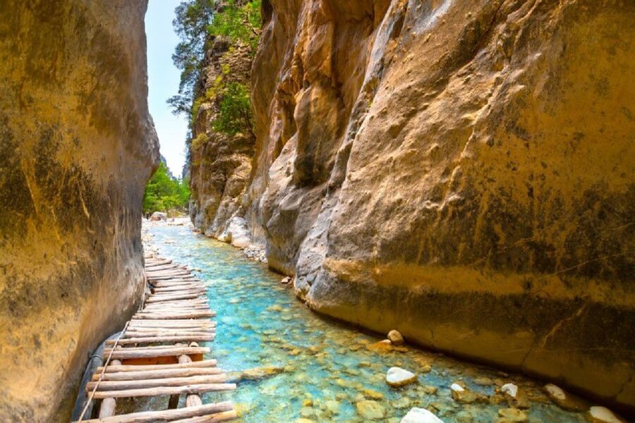 From Rethymno: Samariá Gorge Full-Day Hike - Omalos entrance: the staircase, breakfast options, and how to start smart
