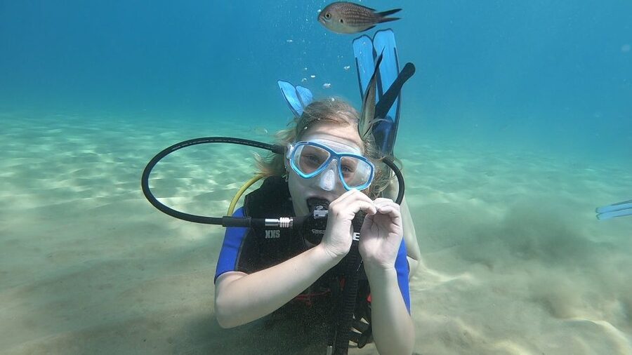 Heraklion: Beginner Scuba Diving Lesson with PADI Instructor - Entering the water with Petros and the team, and why their vibe matters