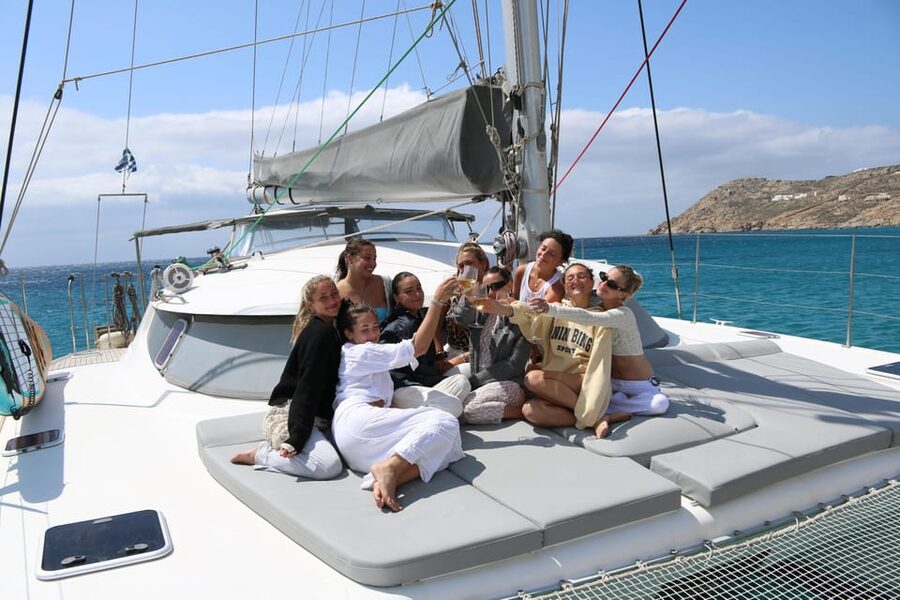 Heraklion: Dia Island Luxury Catamaran Cruise with Meal - Sailing out of Heraklion, passing Koules Fortress