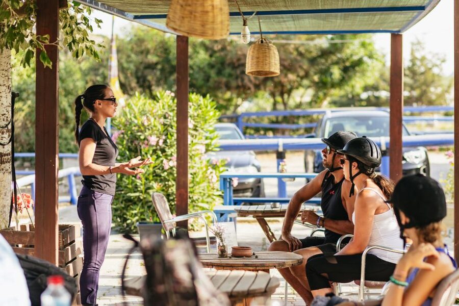 Heraklion: Finikia Horse Riding Tour with Lunch or Dinner - Two hours in the Finikia mountains: what you will actually do