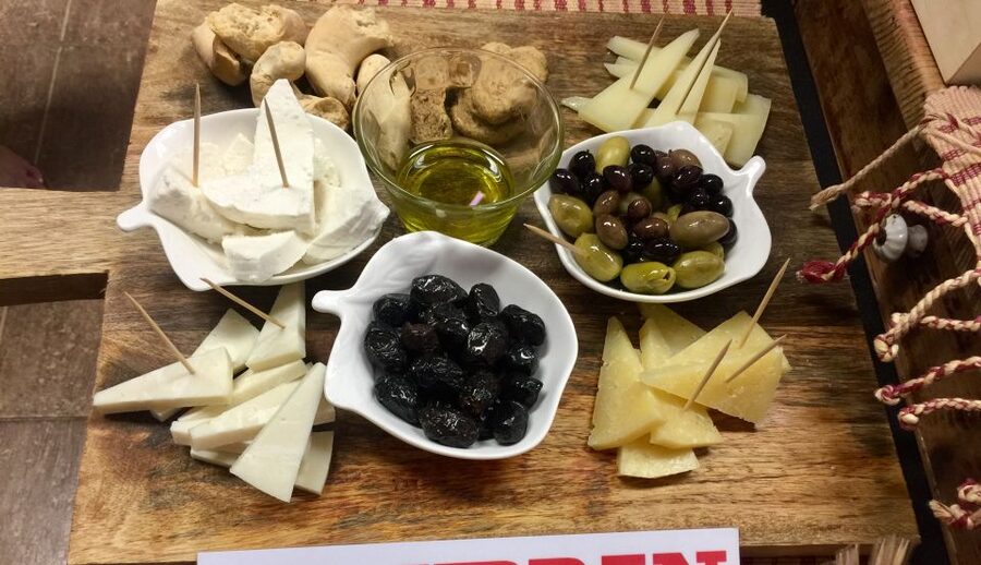 Heraklion: Food Tastings Walking Tour - Fried snails and other bravery options