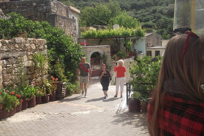 Jeep Safari 4x4 Crete real off road mountain tracks with Lunch from Hersonissos - Aposelemis Dam and the sunken village of Sfendili: why this stop sticks