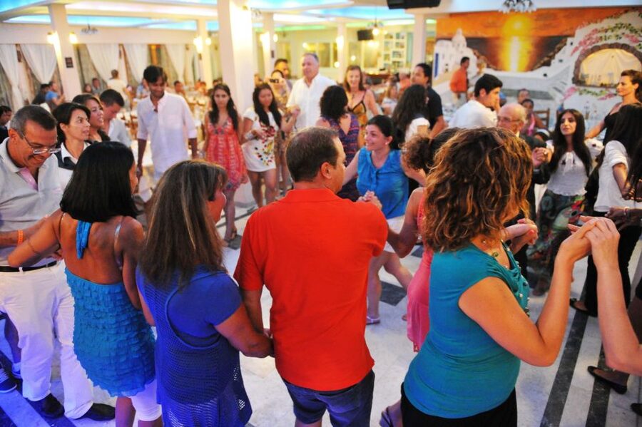 Kamari: Greek Show, Buffet Dinner, and Drinks at Dimitris - The Plate Smashing Moment, Fun With a Few Reality Checks