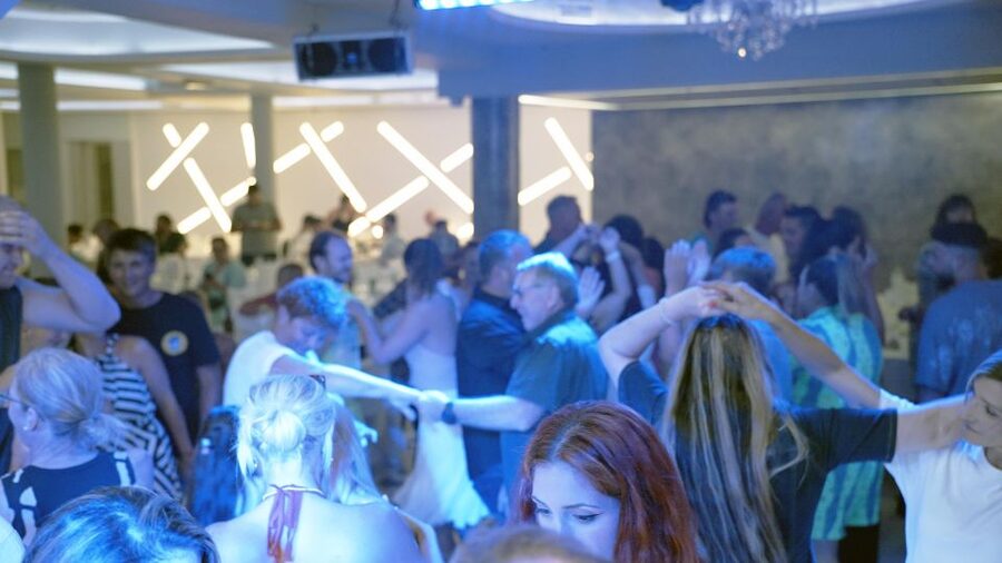 Kamari: Greek Show, Buffet Dinner, and Drinks at Dimitris - Drinks Included, and What You Should Know About Cocktails