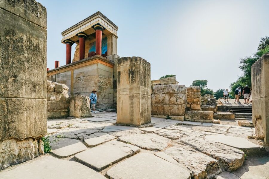 Knossos: Knossos Palace Skip-the-Line Guided Walking Tour - Why the guide quality can make or break Knossos
