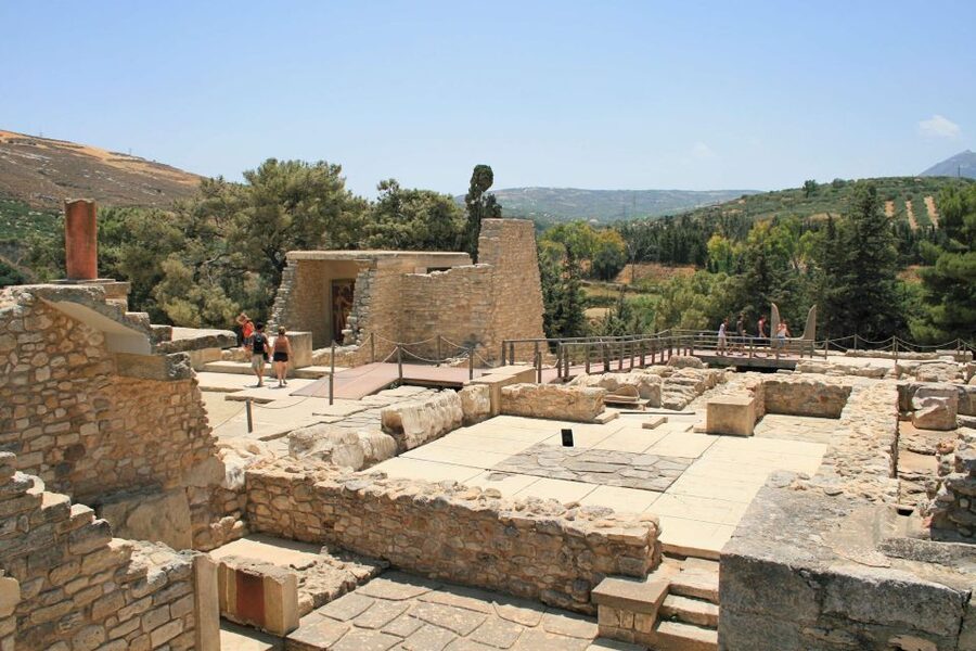 Knossos Palace & Heraklion Full-Day Tour from Chania Area - Key things that make this day trip work