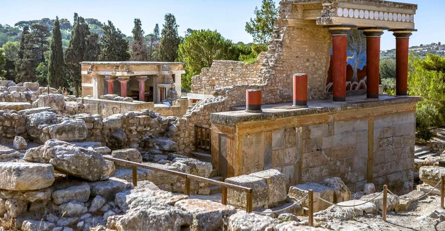 Knossos Palace Skip-the-Line Ticket & Private Guided Tour - Architecture that feels confusing until it is explained