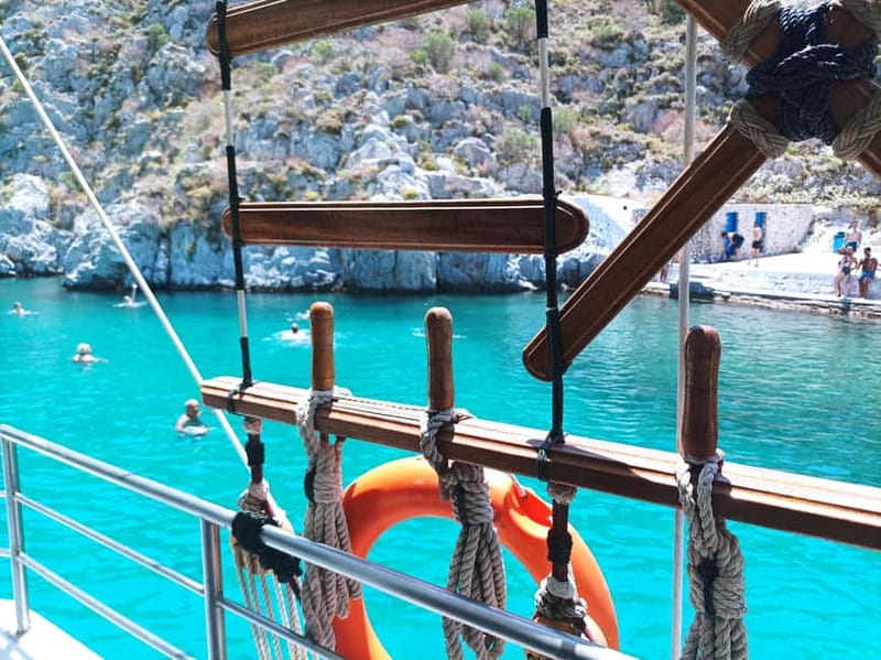 Kos: 3-Island Cruise with Lunch and Hotel Transfer - Lunch on board and how the bar fits in