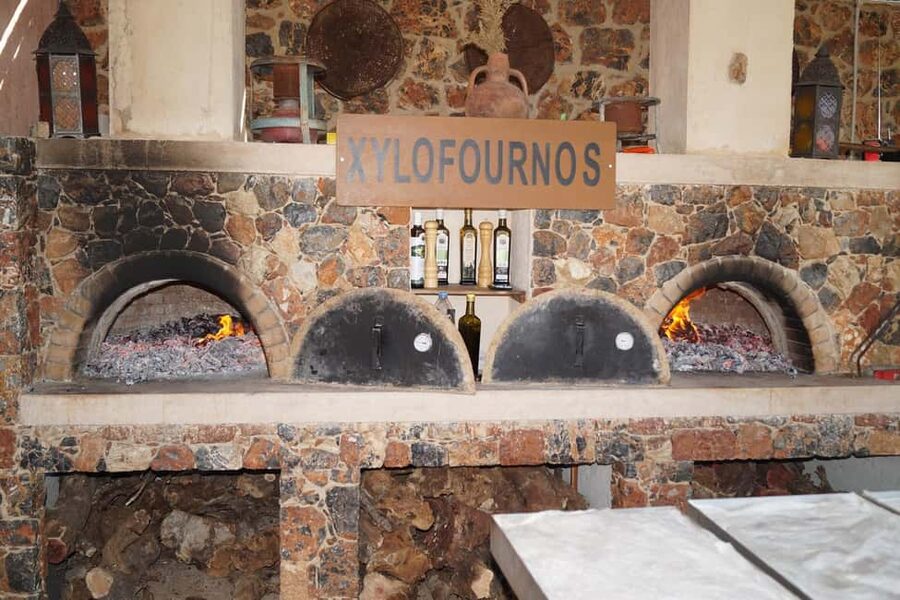 Lassithi, Zeus Cave, Olive Mill Farm & Knossos Combo Tour - Entering Knossos with a guide: how the ruins start making sense