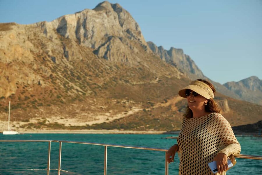 Luxury Catamaran to Balos: Sunset, Snacks, Drinks & Transfer - What boarding in Kissamos feels like