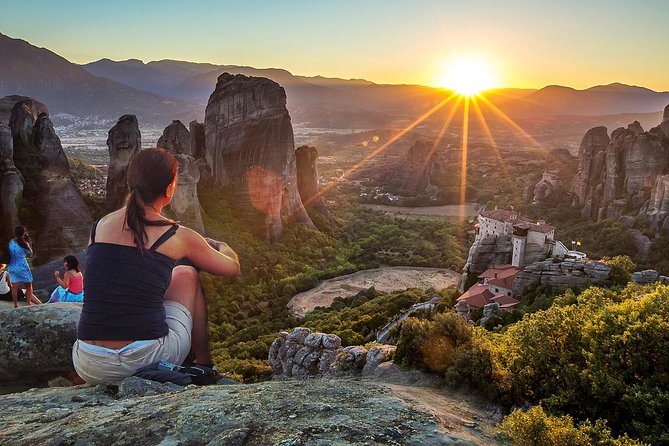 Majestic Sunset Meteora Tour with Local Guide - Pickup logistics in Kalabaka or Kastraki (and how to avoid stress)