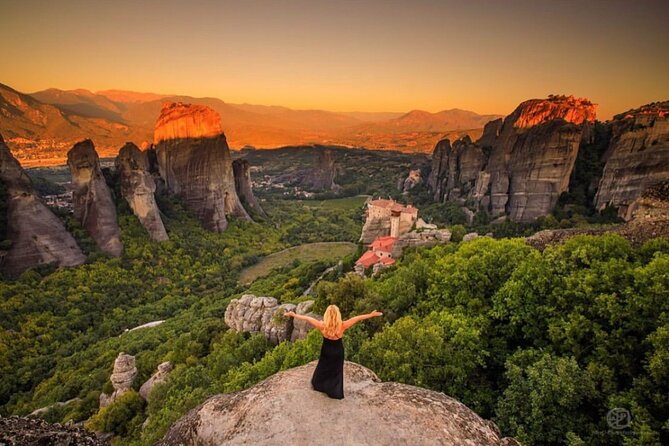 Majestic Sunset Meteora Tour with Local Guide - Stop by stop: how the 3.5 hours at Meteora is paced