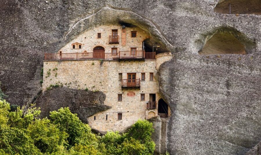 Meteora: Guided Sunset Tour with Monasteries & Caves Visit - Dress code and cash rules: the two things that can ruin a smooth evening