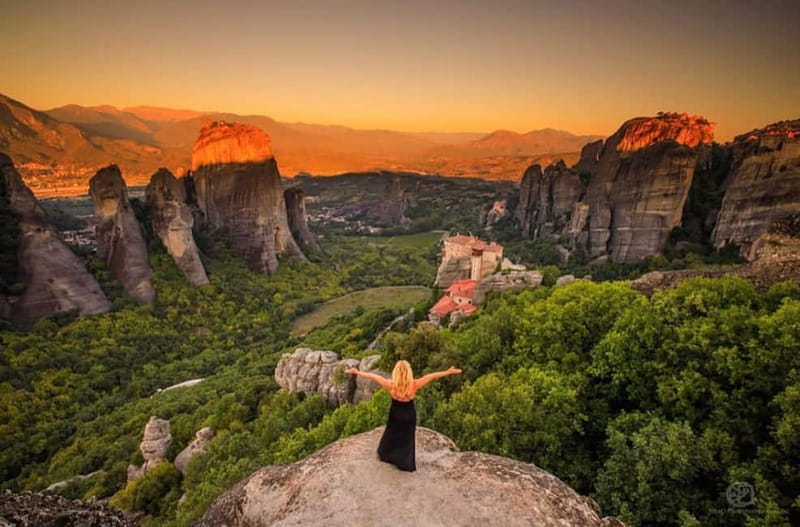Meteora: Majestic Sunset Tour & Monasteries with Local Guide - Audio guide and local guide setup, so you do not miss the story
