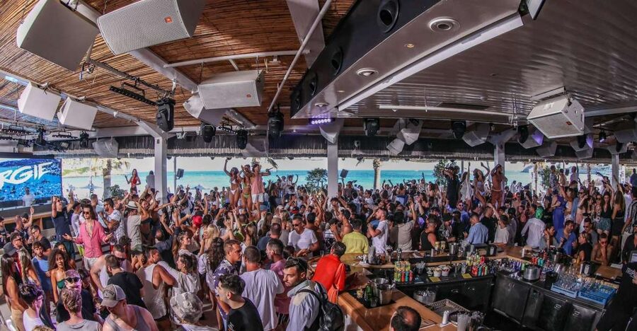 Mykonos: Best Beach Clubs Crawl Day Party - Paradise Beach Club: Aperitif Time at a Mykonos Party Institution