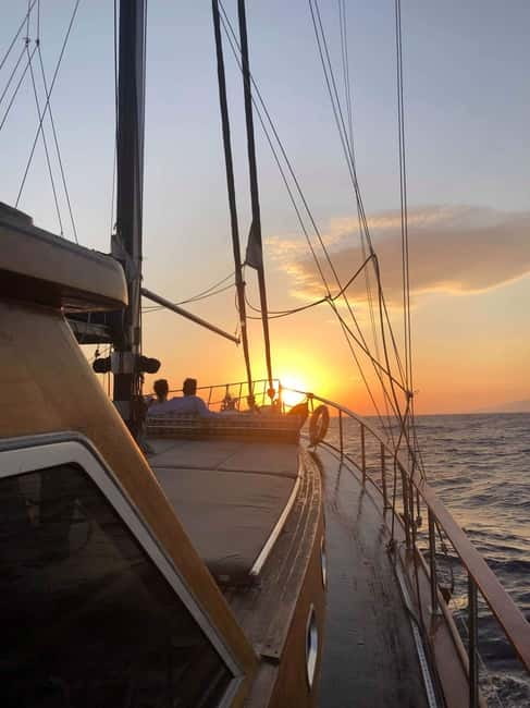 Mykonos: Sunset Boat Cruise with Light Dinner & Drinks - Price and transfers: does $117 make sense?