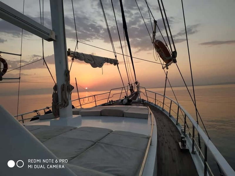 Mykonos: Sunset Boat Cruise with Light Dinner & Drinks - Who this Mykonos cruise is best for