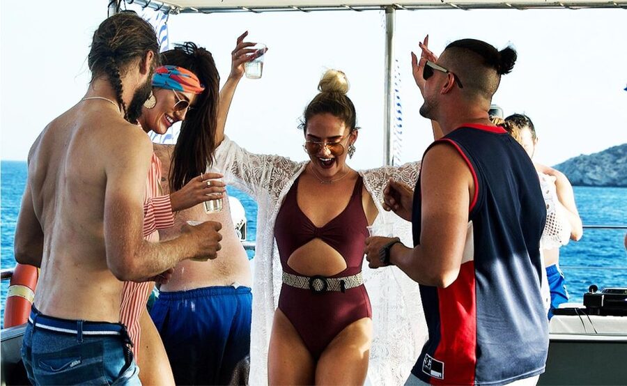 Mykonos: Sunset Boat Party with Open Bar & Live DJ - The open bar in the real world, plus how to order smart