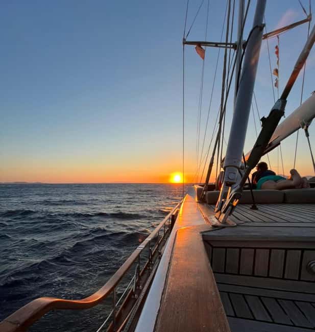 Mykonos: Sunset Sail Cruise to Rhenia, Beach Hopping, Dinner - Paradise Beach Start: The First Stretch of Sailing Time