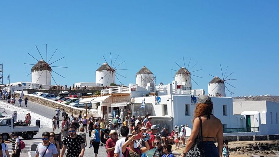 Mykonos Walking Tour - Castle of Chora and Scarpa area: the narrow-path shortcut to the best views
