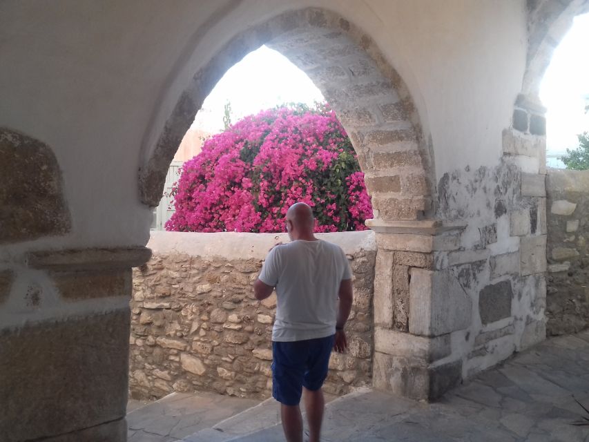 Naxos Castle Walking Tour and Sunset at the Portara - Practical planning: what to wear and what to expect at museum time