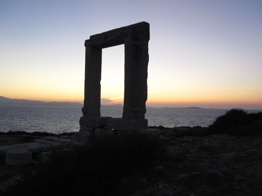 Naxos Castle Walking Tour and Sunset at the Portara - Naxos Town streets: Venetian clues and local rhythm (the first 30 minutes)