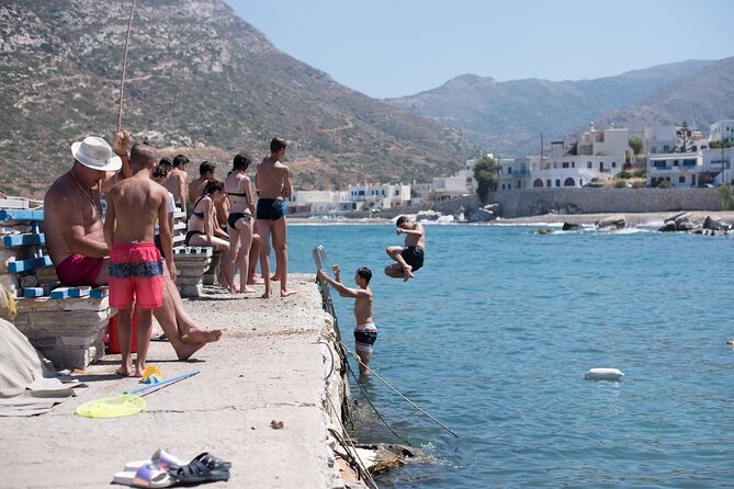 Naxos Highlights Bus Tour with Free Time for Lunch at Apeiranthos - What the best guides do on this tour