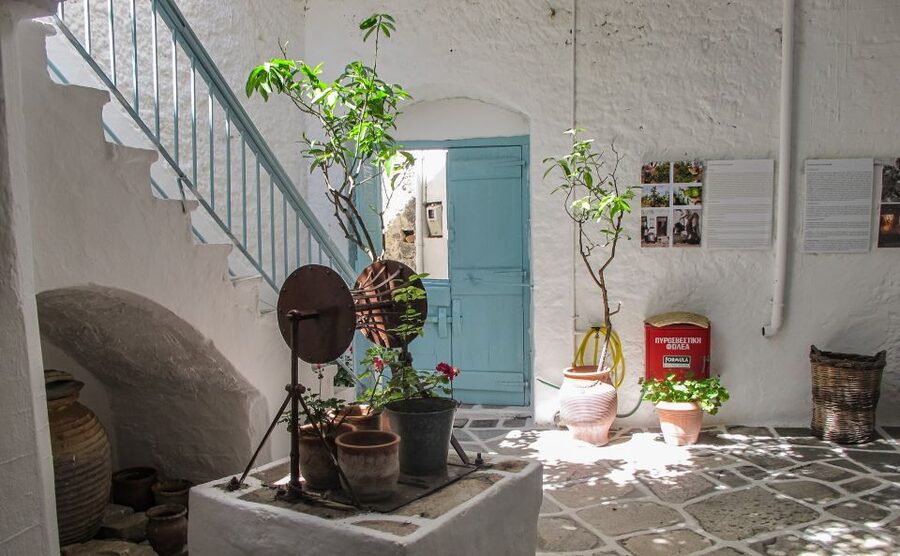 Naxos: Highlights Full-Day Tour by Bus - Apeiranthos, the marble village: lunch plus serious photo streets
