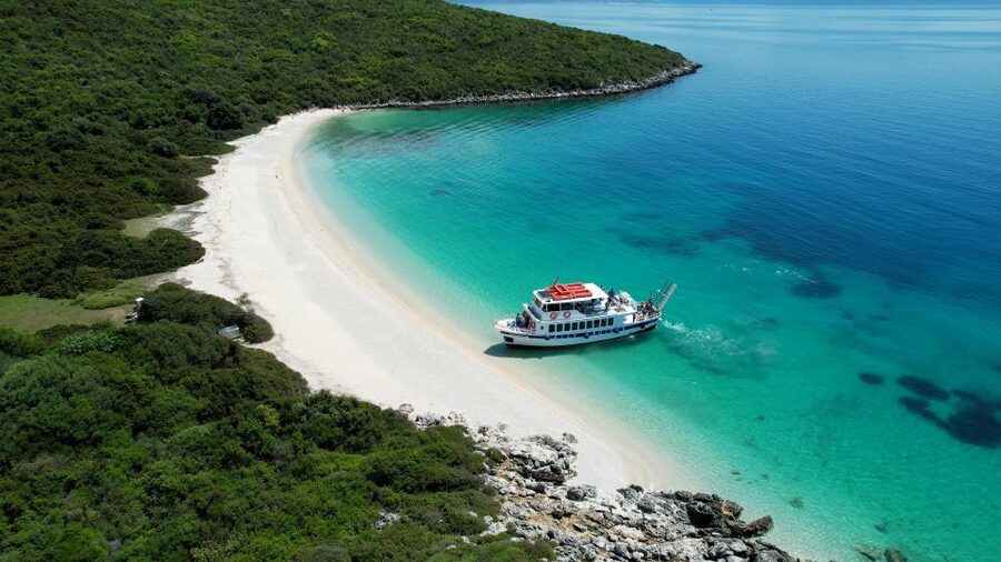 Nydri: Island Hopping Boat Cruise with Beach BBQ Lunch - Spartochori village on a hill: narrow streets and old ways