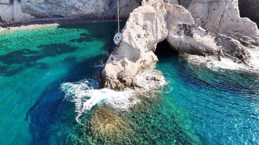 Paros Antiparos: Full-Day Boat Tour with Lunch & Drinks - Drinks and snacks: unlimited water and 3 included drinks, done right