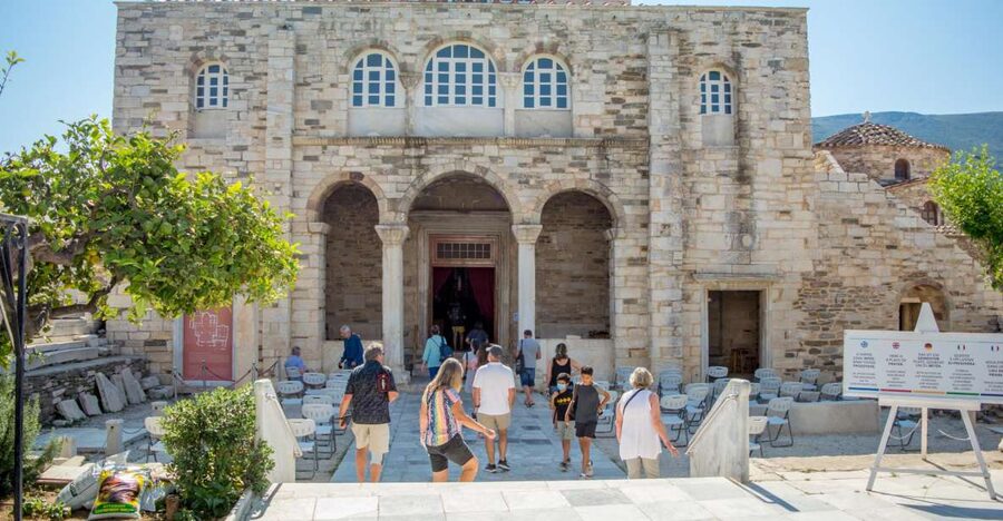 Paros & Antiparos Full-Day Discovery Guided Tour in English - Coach Comfort and Group Flow: What to Expect With a Full-Day Plan