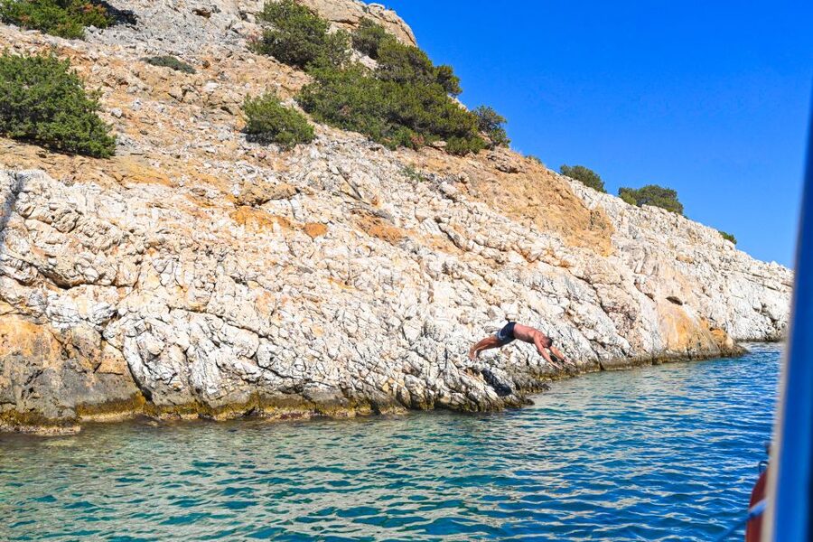 Paros: Iraklia, Schinoussa, & Naxos Sailing Tour with Lunch - Schinoussa calm, then Ofidoussa for lunch on the water