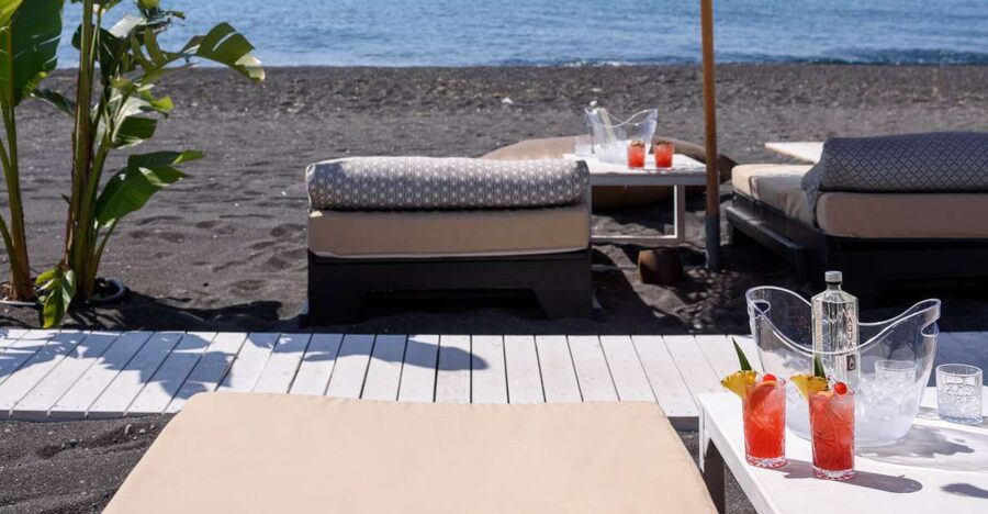 Perivolos Beach: Sun-Bed Experience FortyOne Bar Restaurant - Your day on Perivolos, from 10:00 AM onward