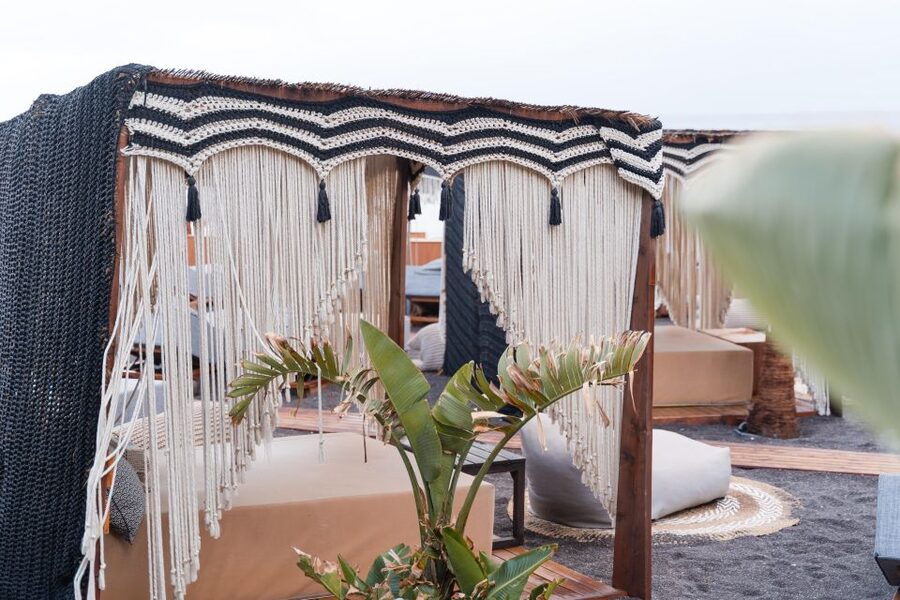 Perivolos Beach: Sun-Bed Experience FortyOne Bar Restaurant - Who this beach setup suits best