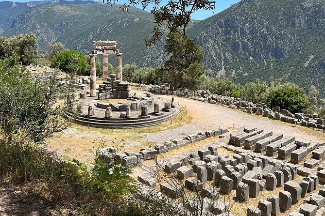 Premium Delphi Day Trip with an Expert Guide, Museum & Lunch - Arachova: The Lunch Town Break That Feels Like a Reward