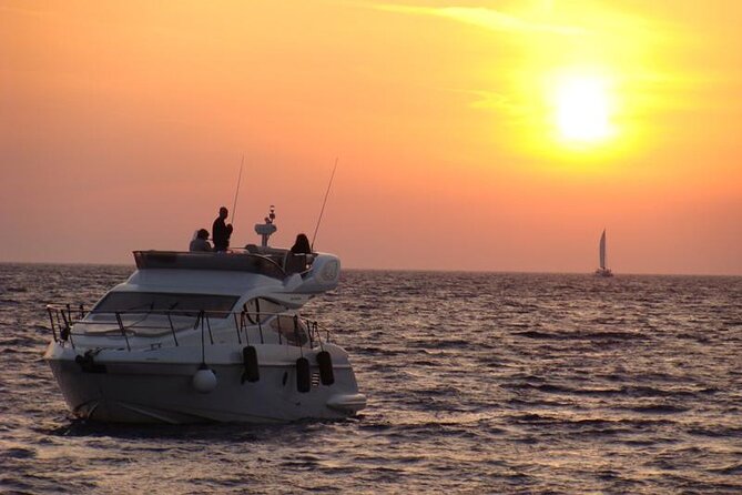 Private Motor Yacht Cruise with BBQ, Open Bar & Transfers - BBQ, open bar, and the food that actually shows up hot