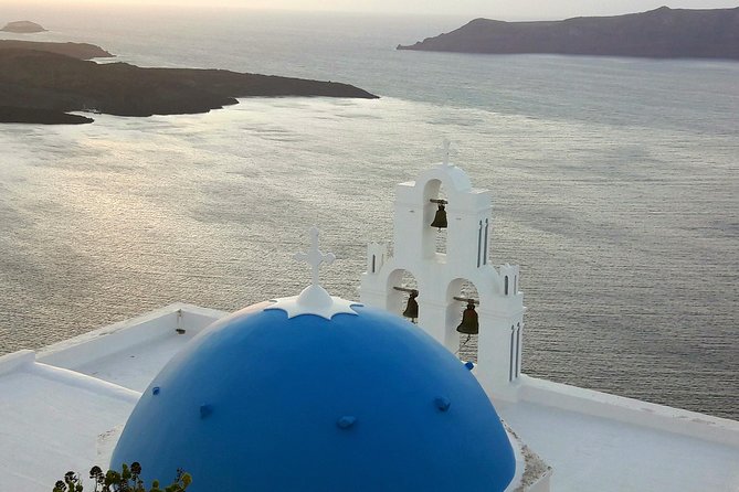 Private Oia Panoramic Scenes: Embrace the most picturesque village of Santorini! - Oia main street: blue domes, paths, and the right sunset timing