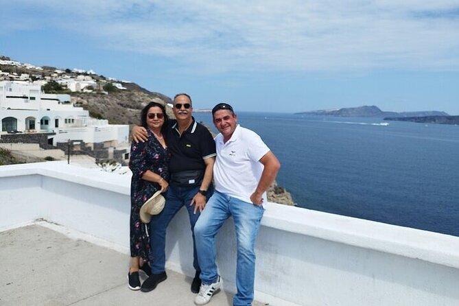 Private Transfer in Santorini - Airport,Hotel & Town Pickups - Luggage help at the airport and ferry port (where it can get messy)
