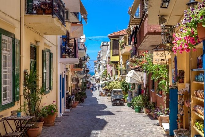 PRIVATE Walking Tour with Lunch and Wine Tasting by a Sommelier - Private tour for your group, with small-group wine timing
