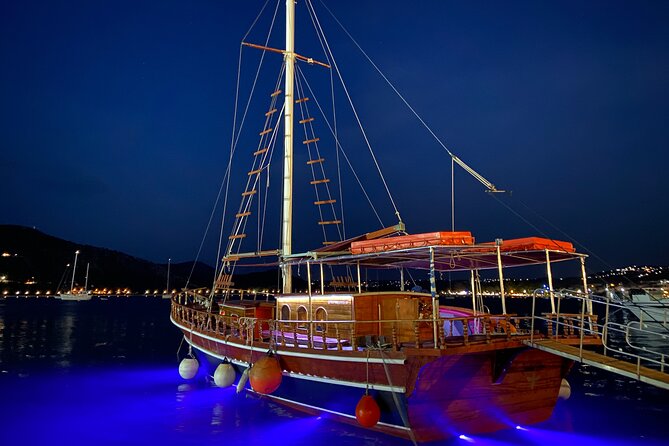 Queen Bee Sunset Cruise with Swim Stops and Dinner - What this cruise costs, and when it is a smart buy
